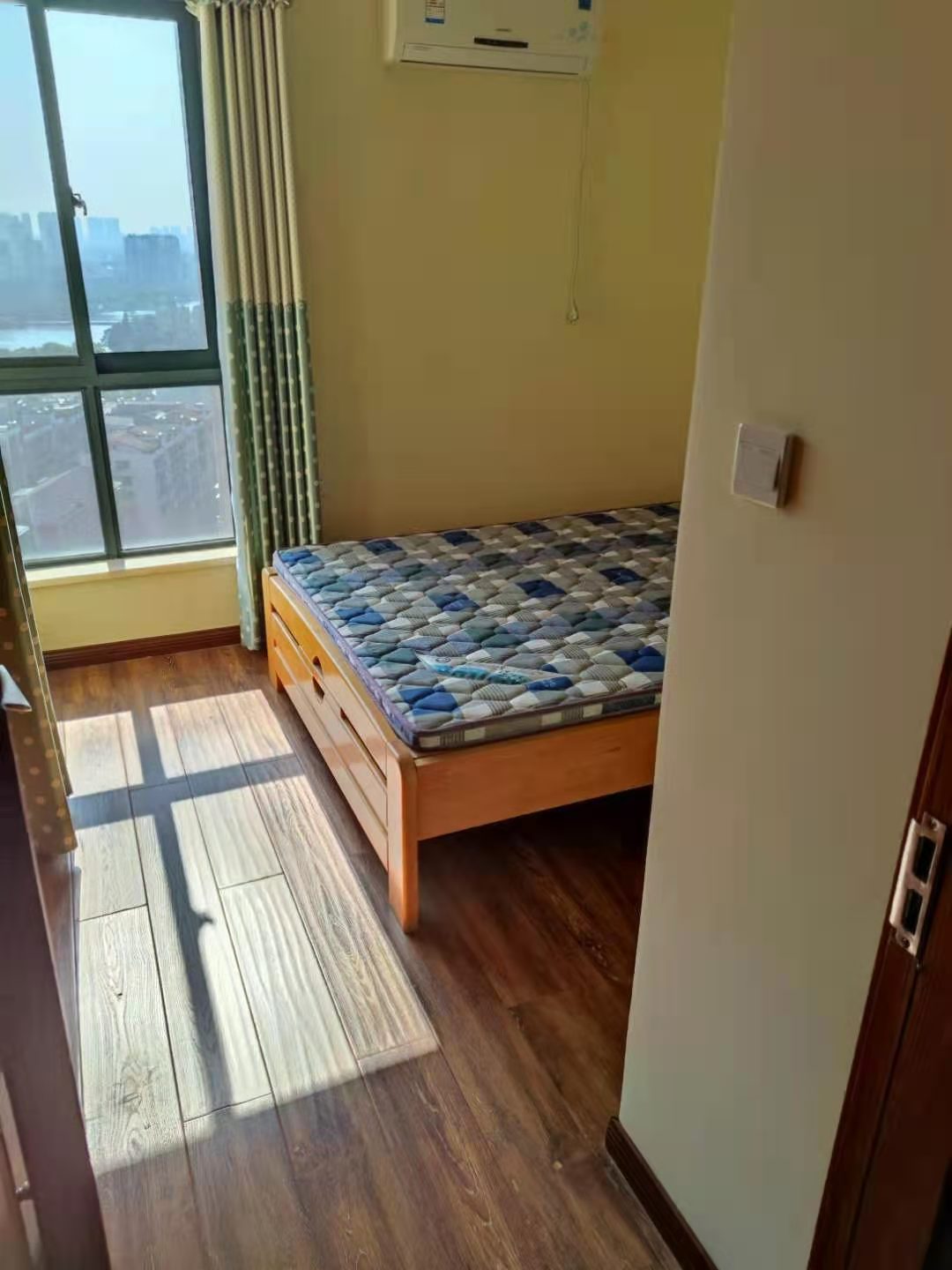 荊州市沙市區(qū)長港路未來馨居小區(qū)5、6、7棟2單元2102號房地產(chǎn)拍賣公告(圖2)