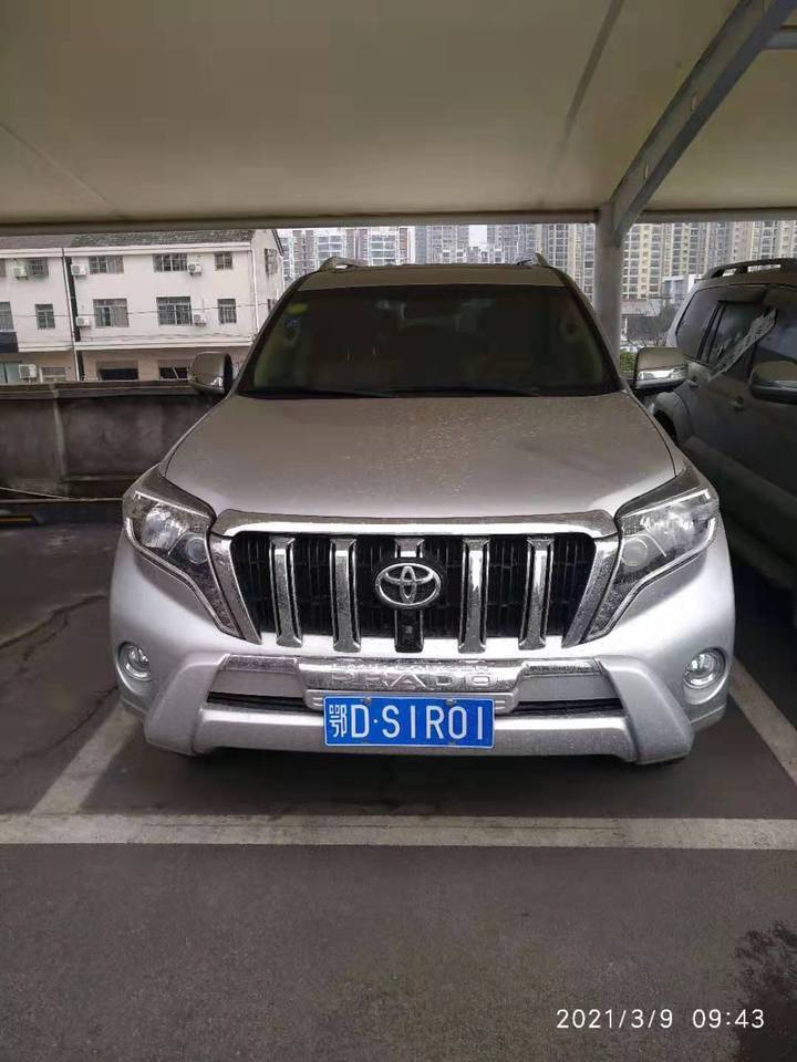 鄂DS1R01陸地巡洋艦霸道一輛的拍賣公告(圖2)