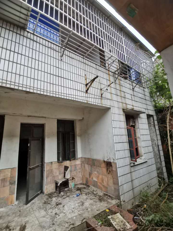 荊州市荊州城南開(kāi)發(fā)區(qū)西堤街南側(cè)御河村二組房地產(chǎn)(圖3)